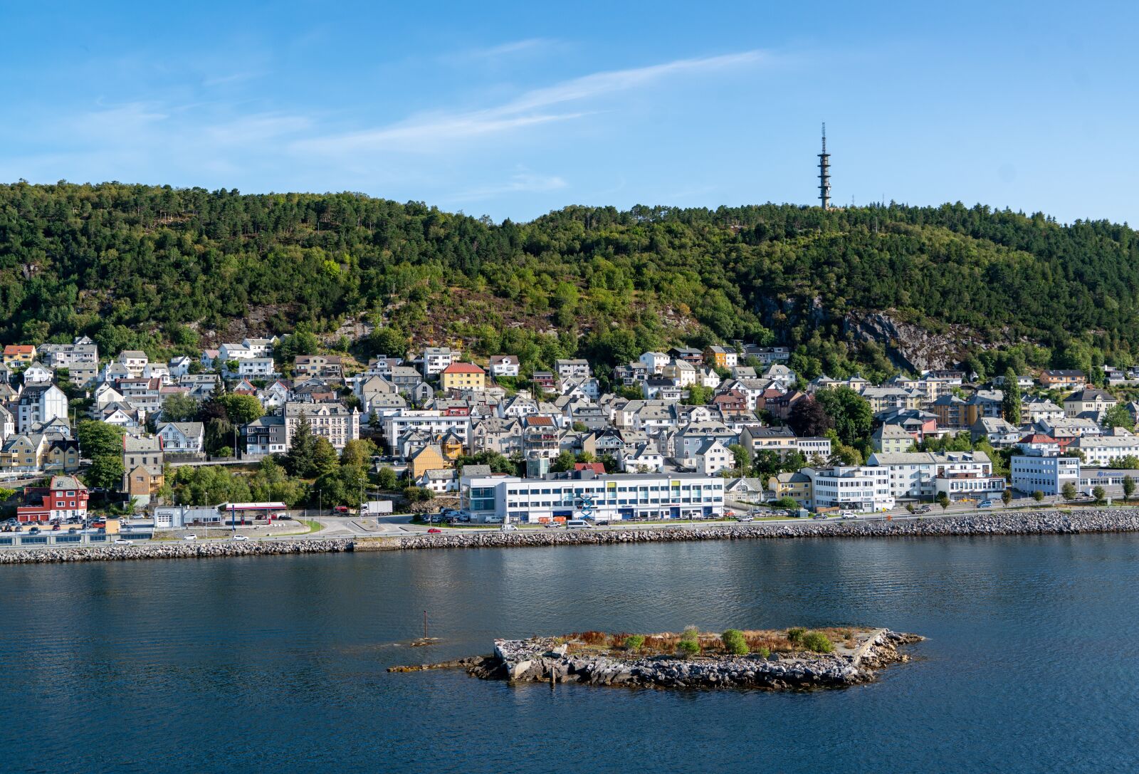 Sony a7R II + Sony FE 24-240mm F3.5-6.3 OSS sample photo. Norway, alesund, landscape photography