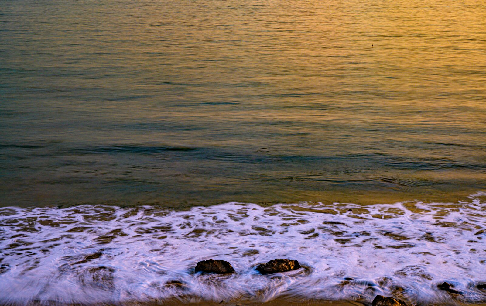 Nikon Z7 + Nikon Nikkor Z 24-70mm F4 S sample photo. Beach, rocks, ocean photography