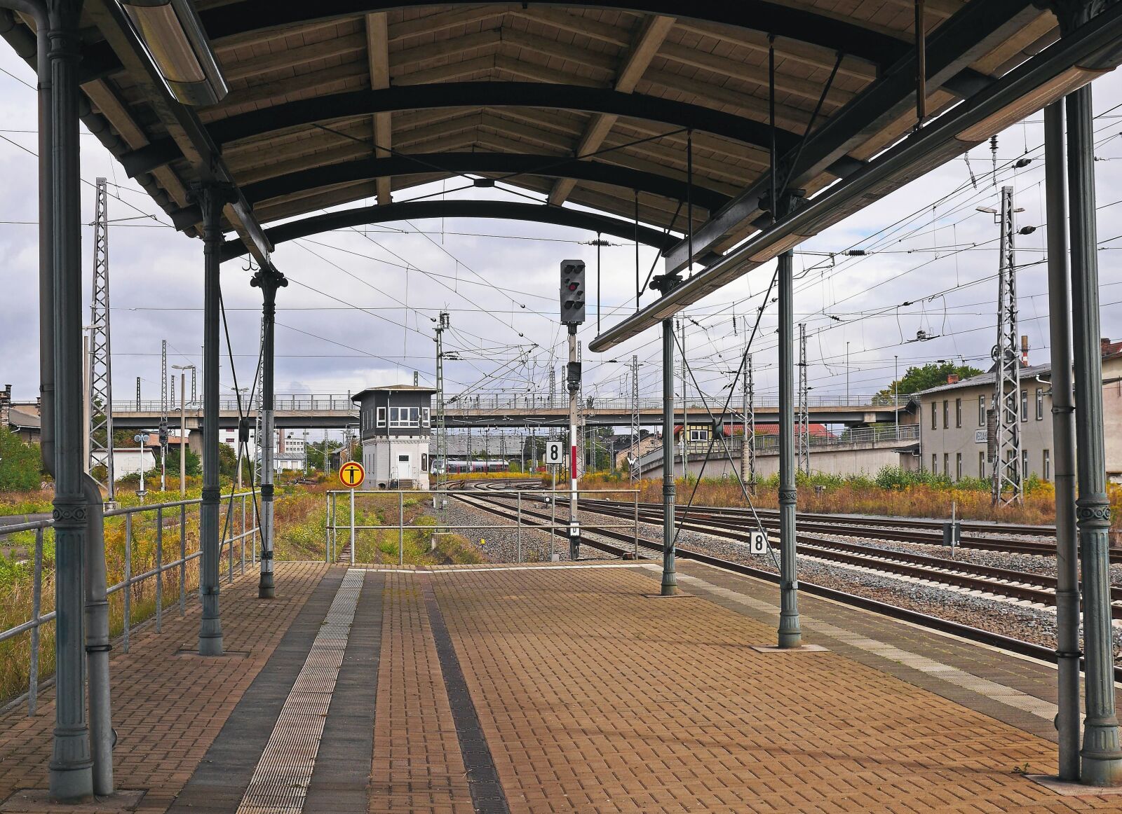 Panasonic Lumix DMC-GH3 sample photo. Railway station, roof, traffic photography