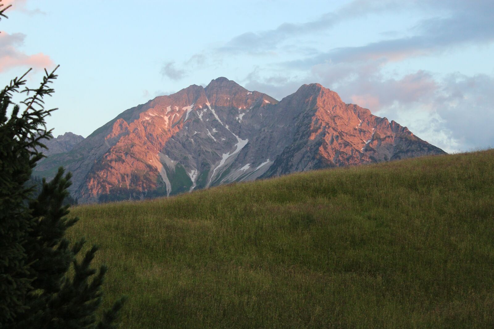 Canon EOS 1200D (EOS Rebel T5 / EOS Kiss X70 / EOS Hi) sample photo. Mountains, nature, sunset photography