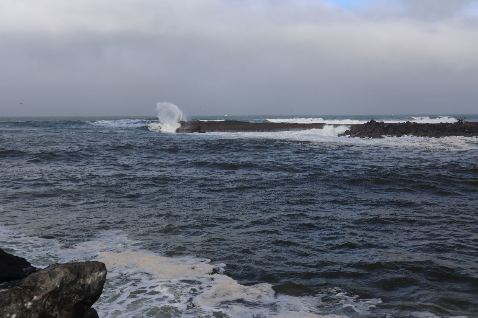 Canon EF-M 15-45mm F3.5-6.3 IS STM sample photo. Bandon, breakers, ocean photography