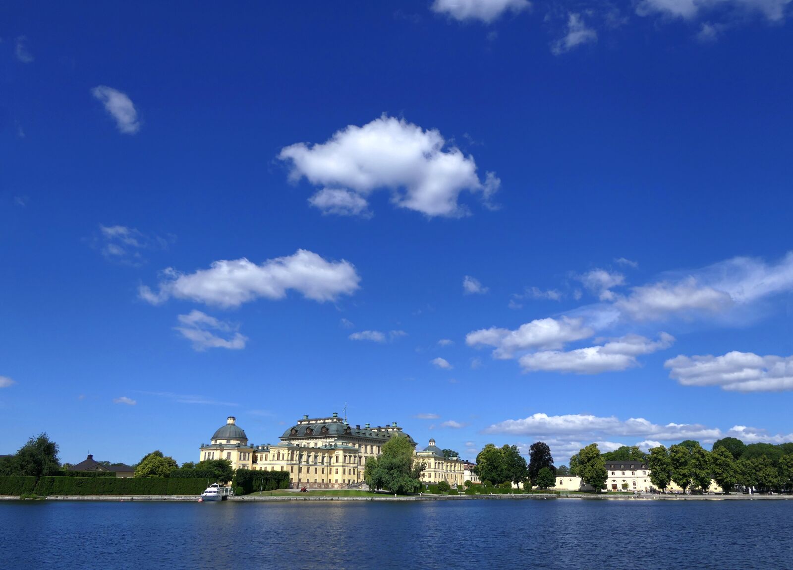 Panasonic Lumix DMC-FZ2500 (Lumix DMC-FZ2000) sample photo. Castle, drottningholm, summer residence photography