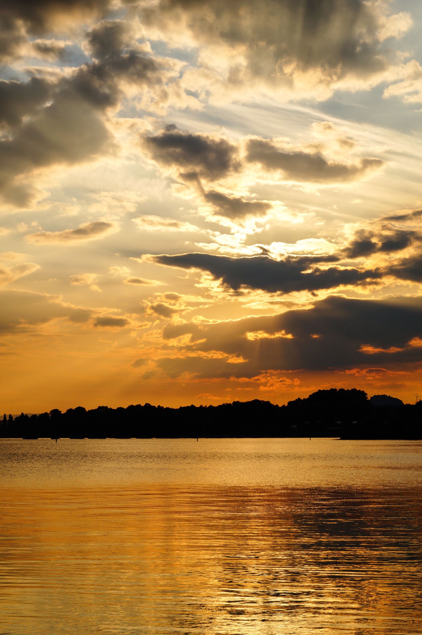 Sony DT 18-55mm F3.5-5.6 SAM II sample photo. Sunset, lake constance, lake photography