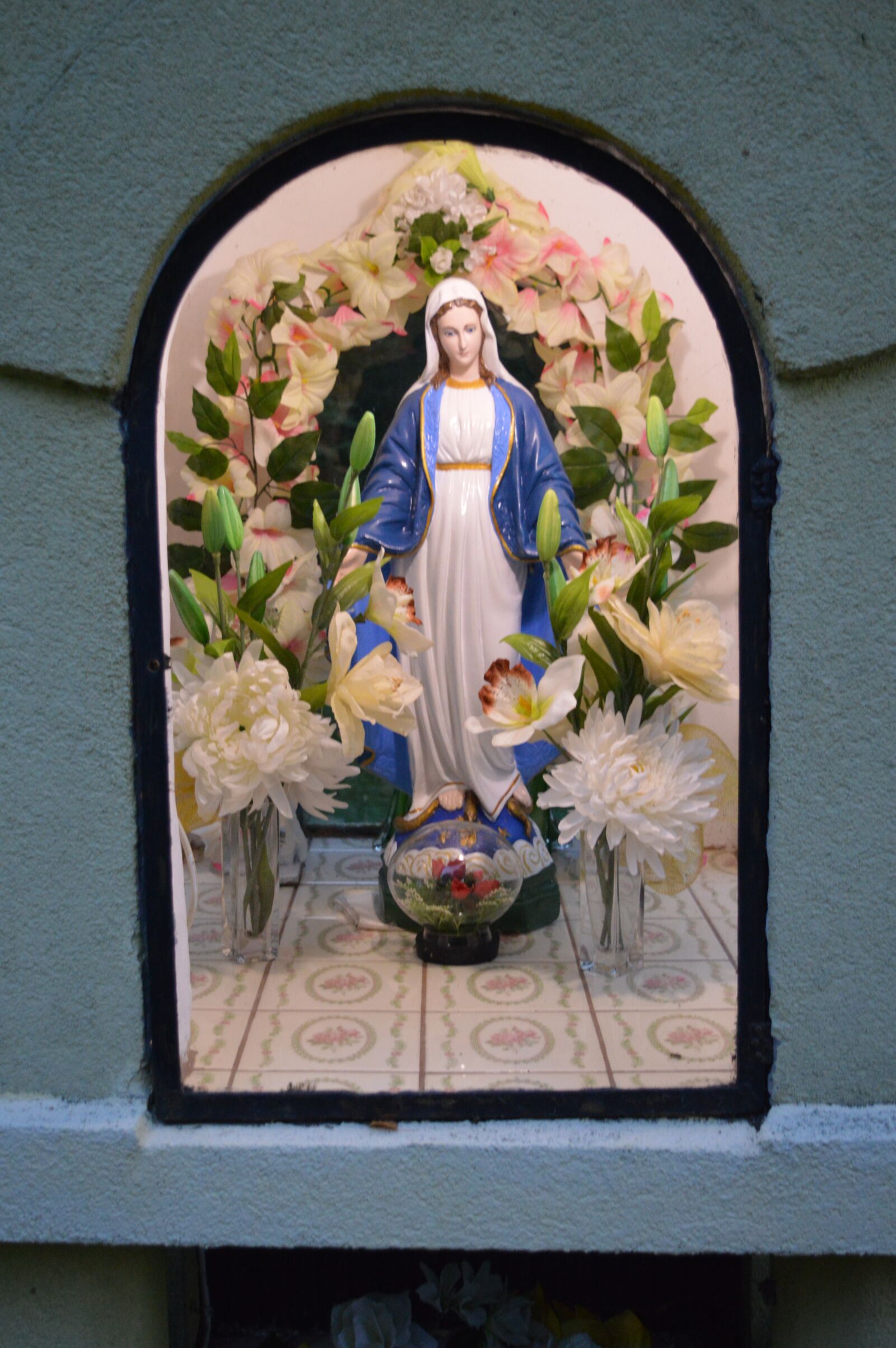 Nikon D3200 sample photo. Mary, the figurine, chapel photography