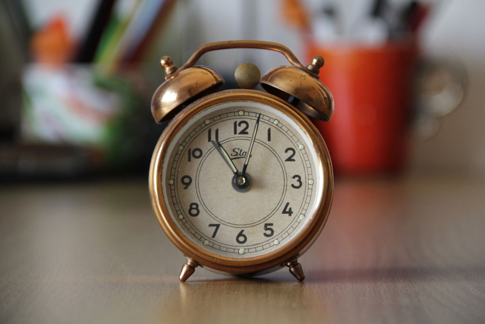 Canon EOS 550D (EOS Rebel T2i / EOS Kiss X4) sample photo. Clock, time, old photography