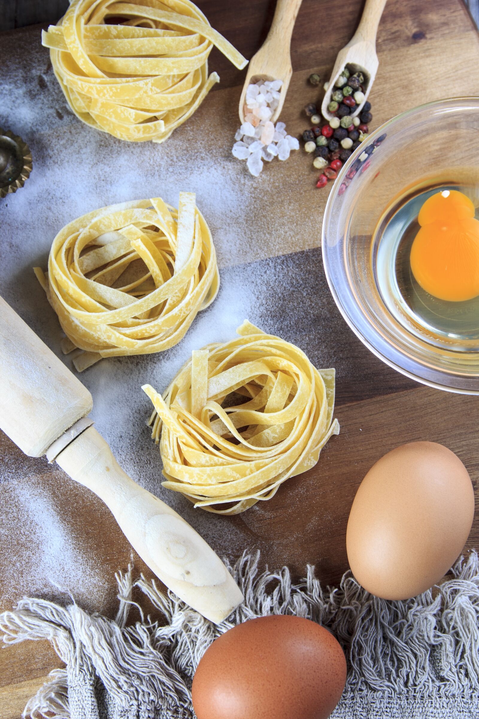 Canon EOS 60D sample photo. Egg, pasta, wood photography