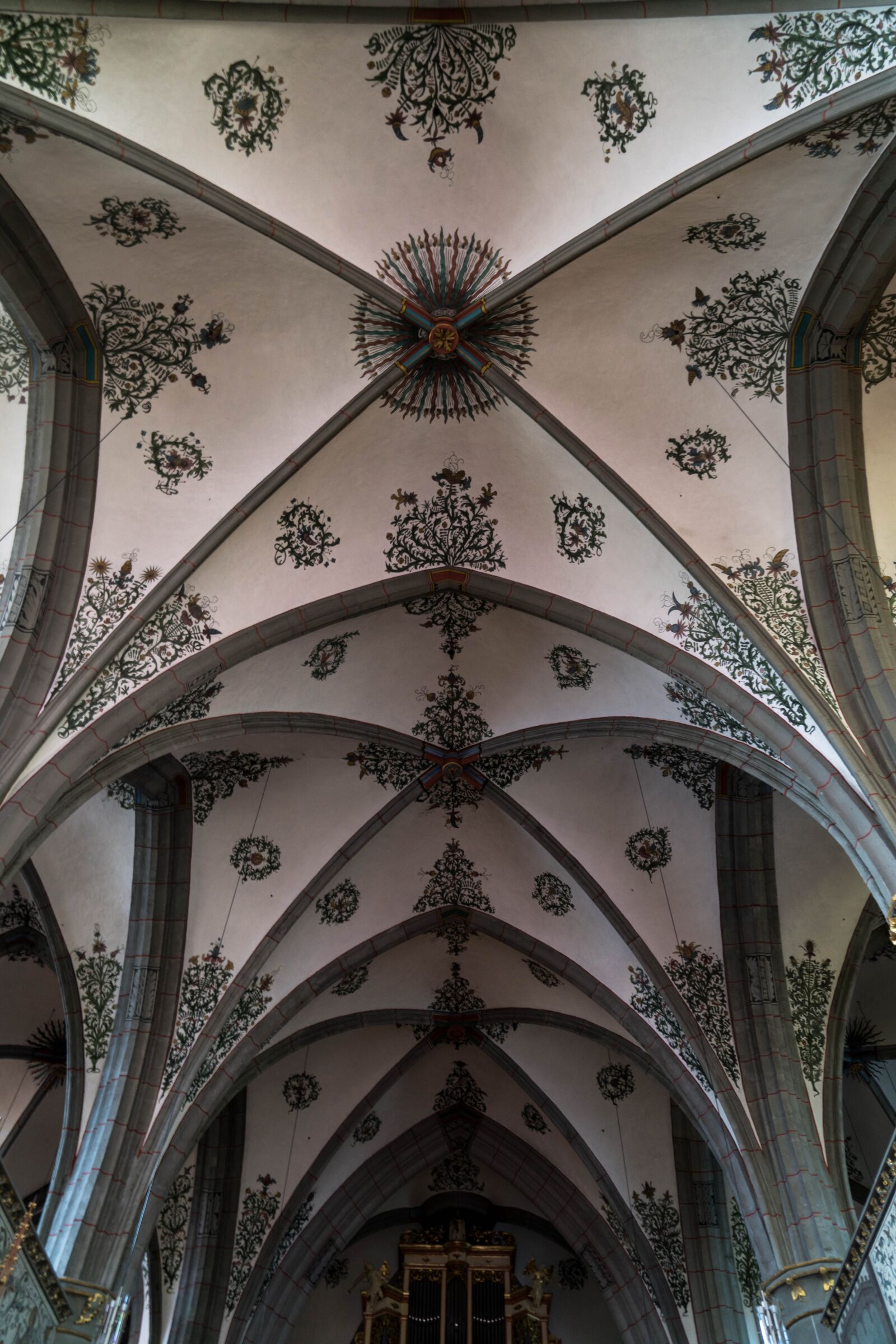 Sony a6500 + Sony Vario-Tessar T* E 16-70mm F4 ZA OSS sample photo. Church, blanket, roof photography