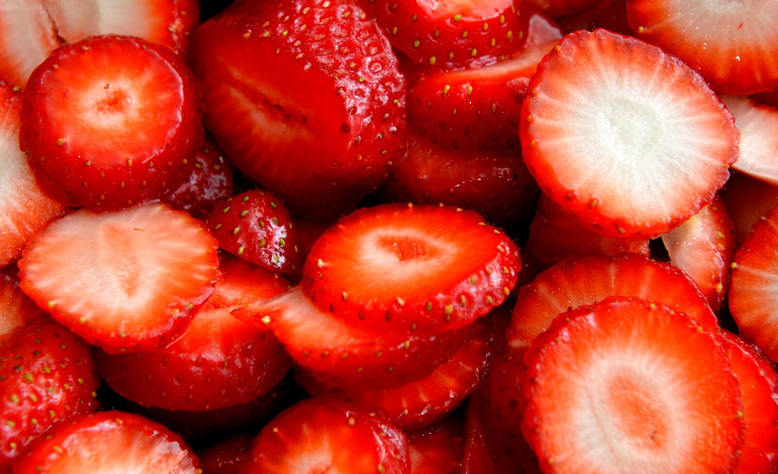 Nikon D800 sample photo. Strawberries, sliced, fruit photography
