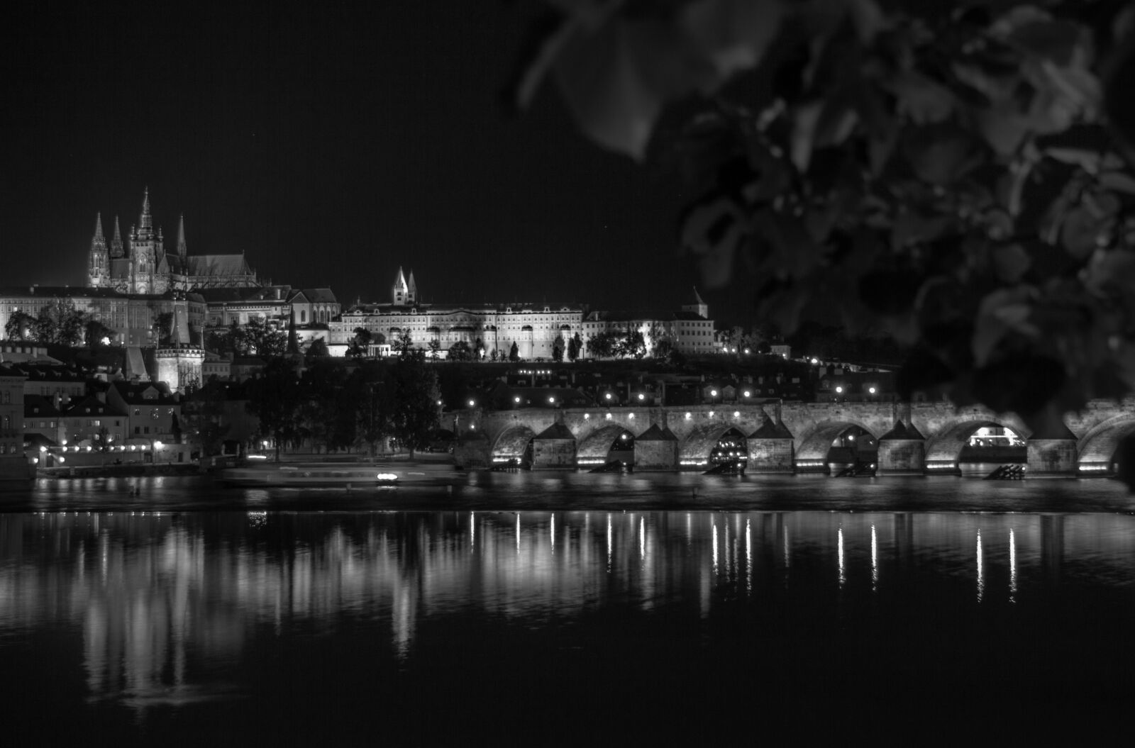 Canon EF-S 17-85mm F4-5.6 IS USM sample photo. Prague, dom, gothic photography