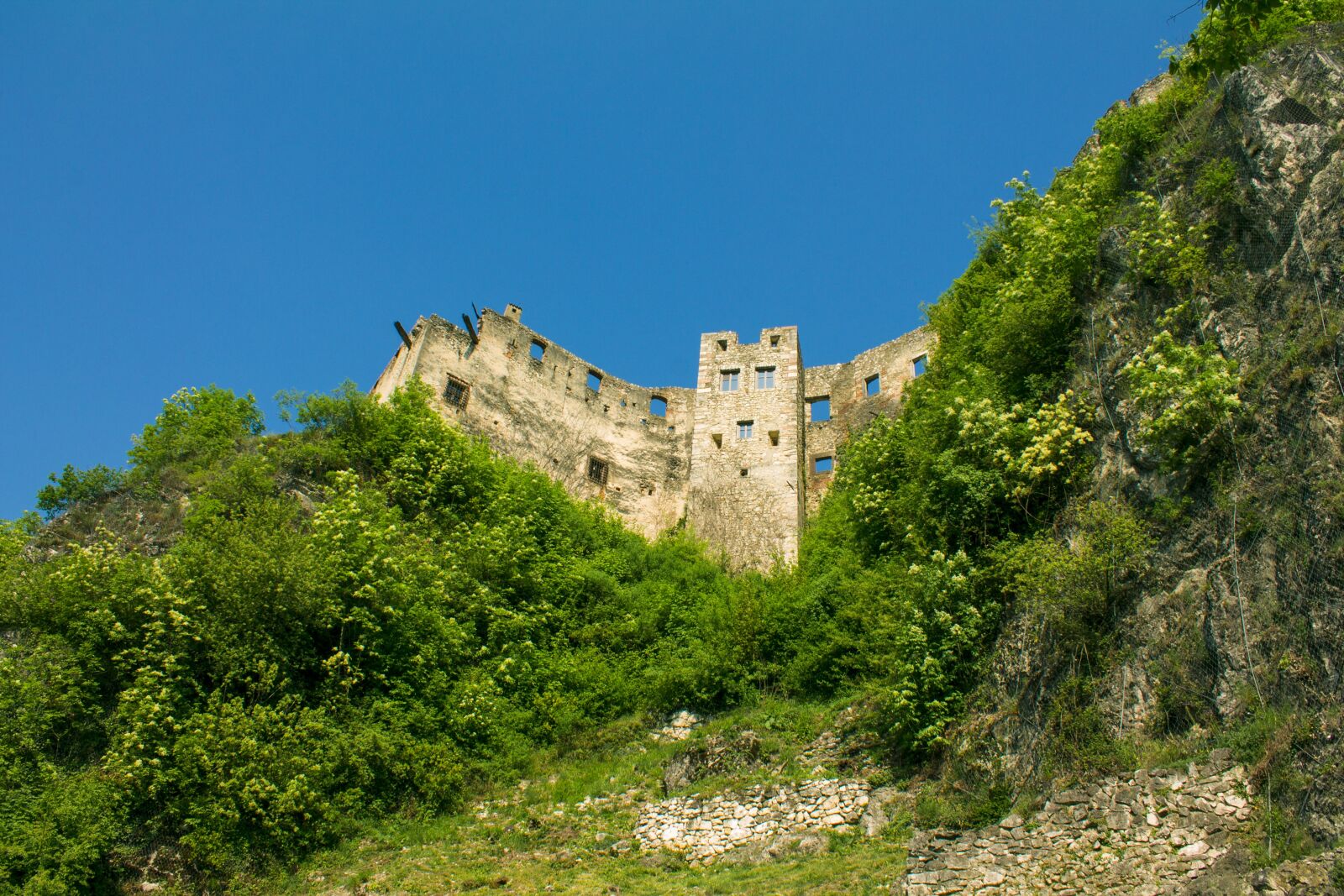 Canon EOS 1100D (EOS Rebel T3 / EOS Kiss X50) sample photo. Ruins, old, castle photography