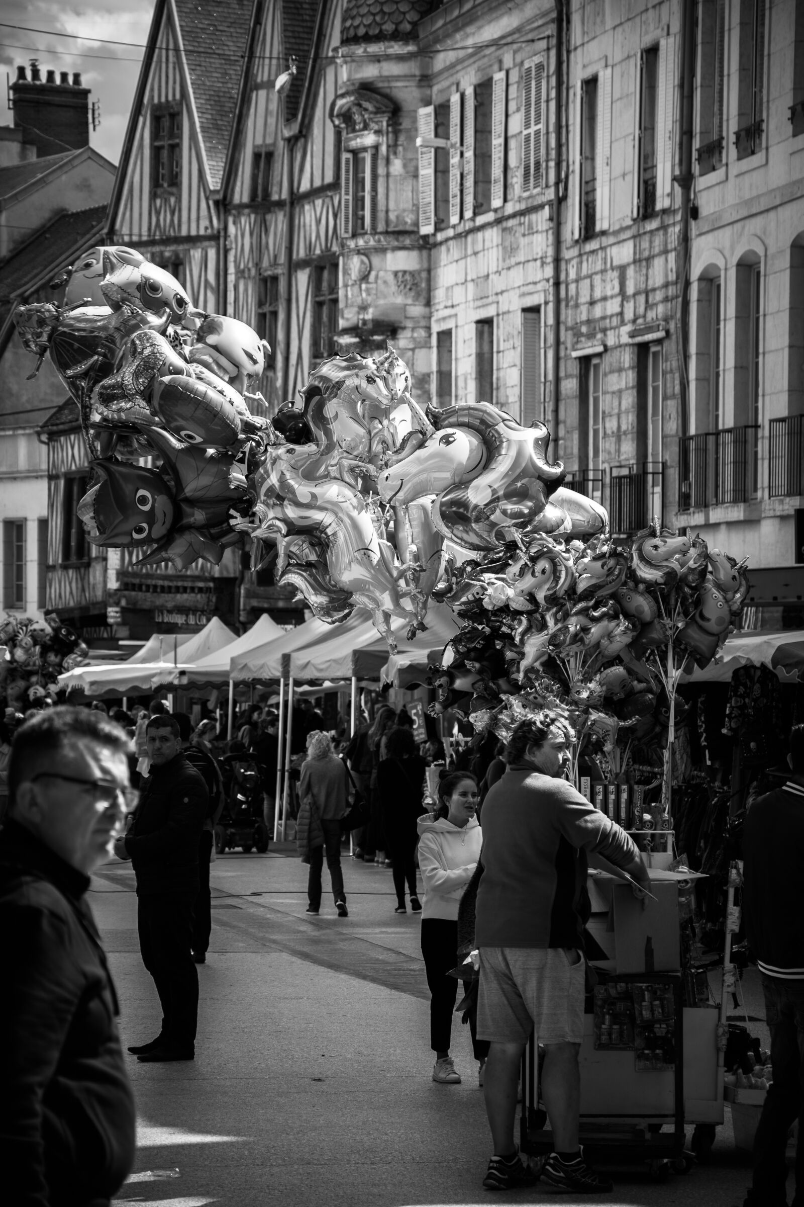 Nikon D7200 sample photo. Street, balloons, sale photography