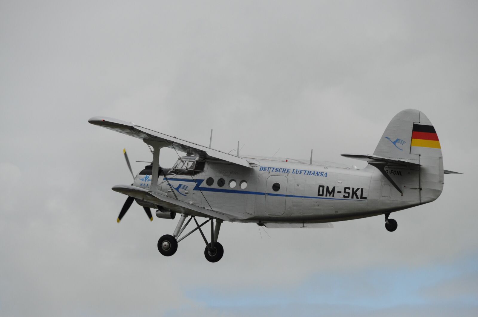 Nikon D5000 sample photo. Aircraft, flight, airport photography