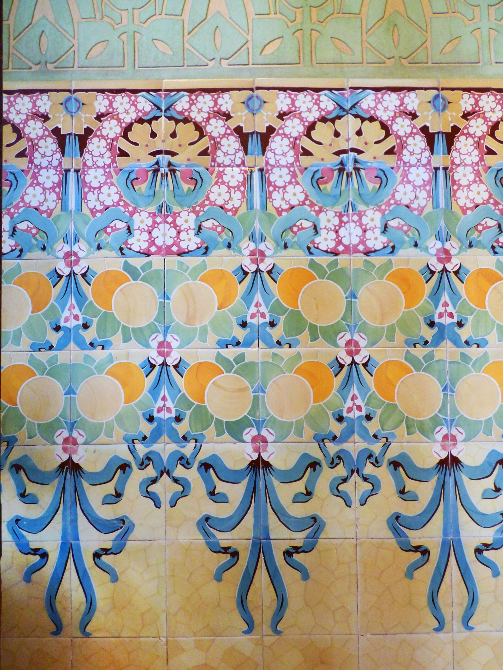 Panasonic Lumix DMC-FZ70 sample photo. Mosaic, catalan modernism, art photography