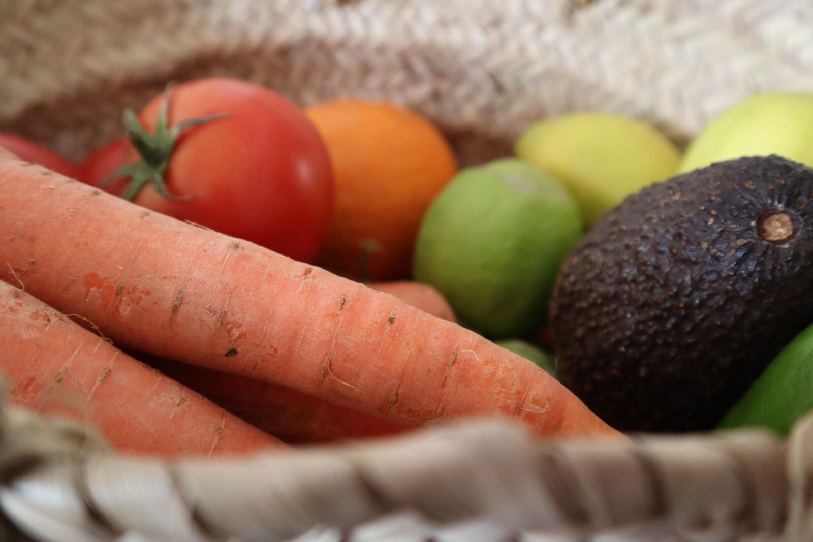 Canon EF-M 15-45mm F3.5-6.3 IS STM sample photo. Vegetable, bio, eco photography