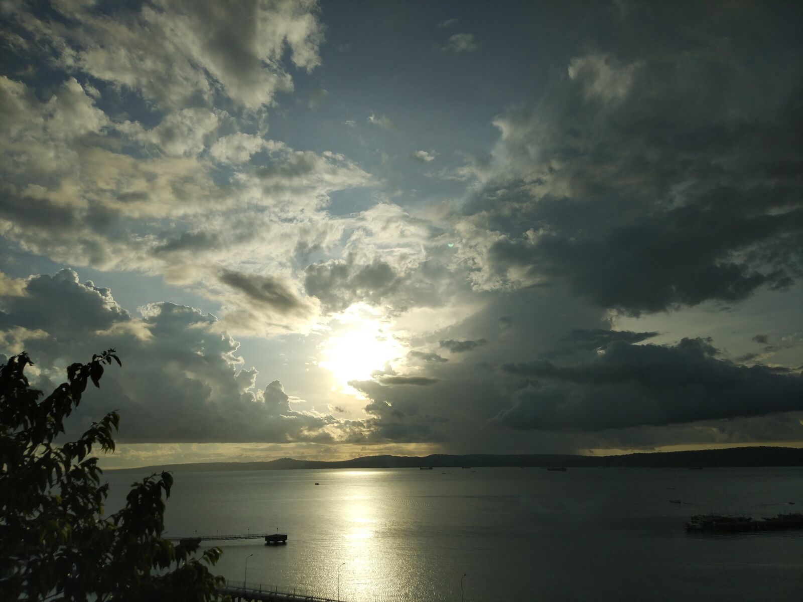 Xiaomi Mi Note2 sample photo. Sun, clouds, sea photography