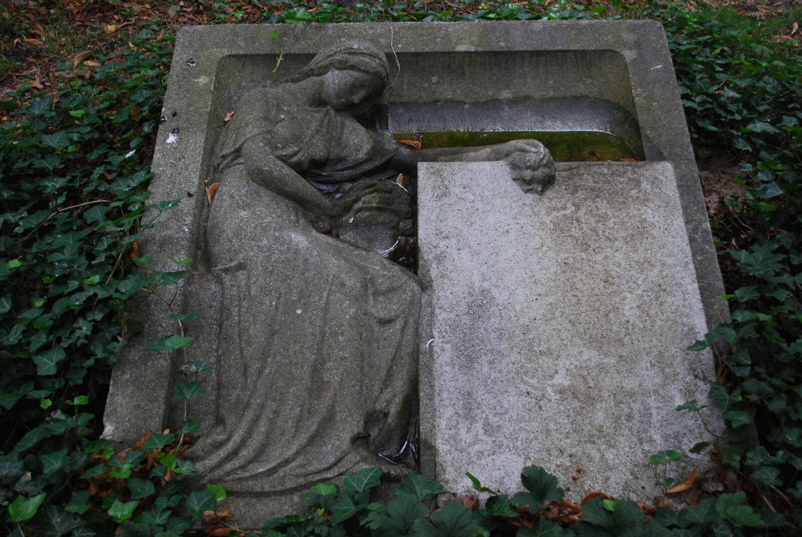 Nikon D60 sample photo. Cemetery, tombstone, memory photography