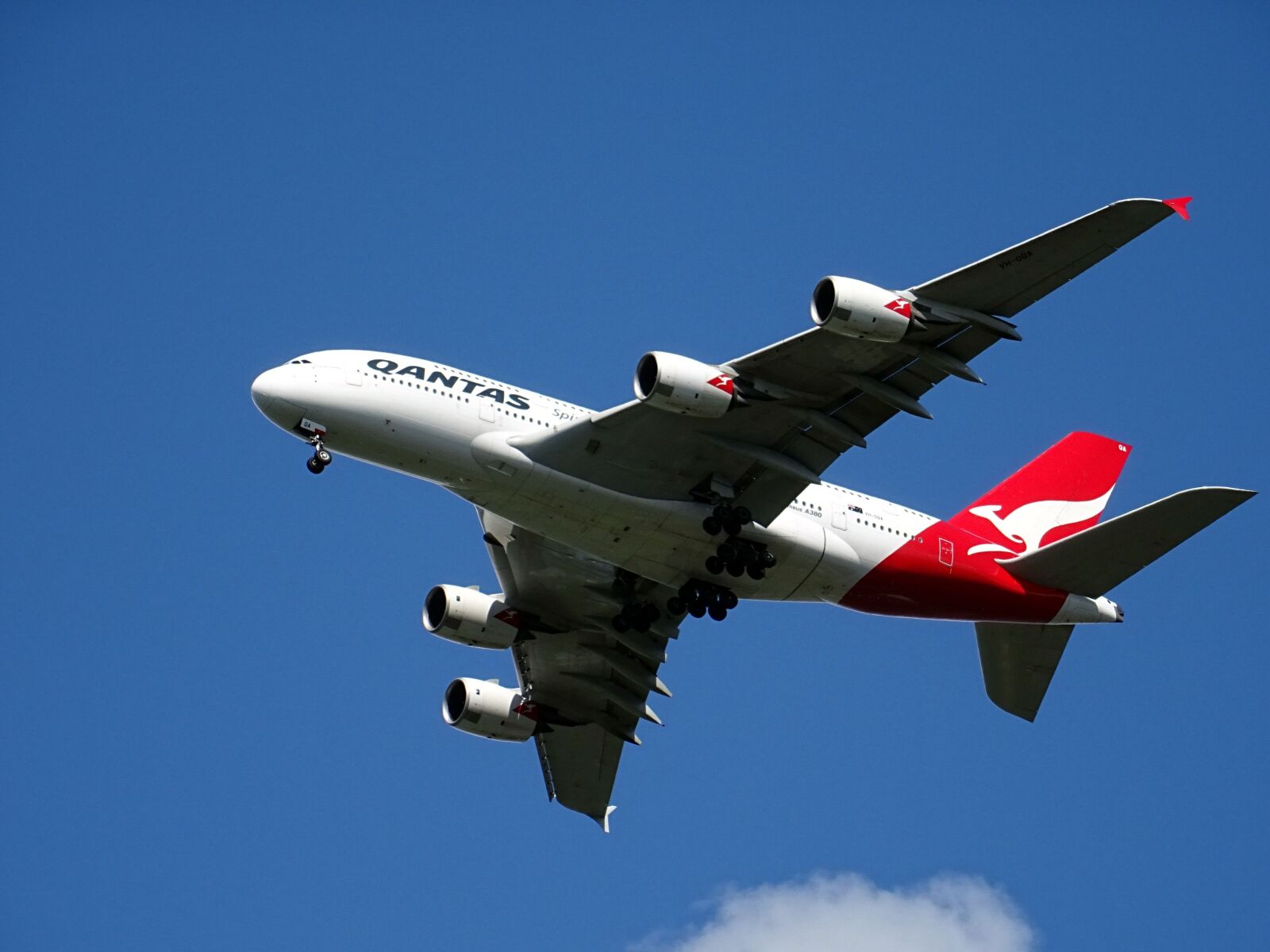Sony DSC-HX60 sample photo. Airplane, airlines, wings photography