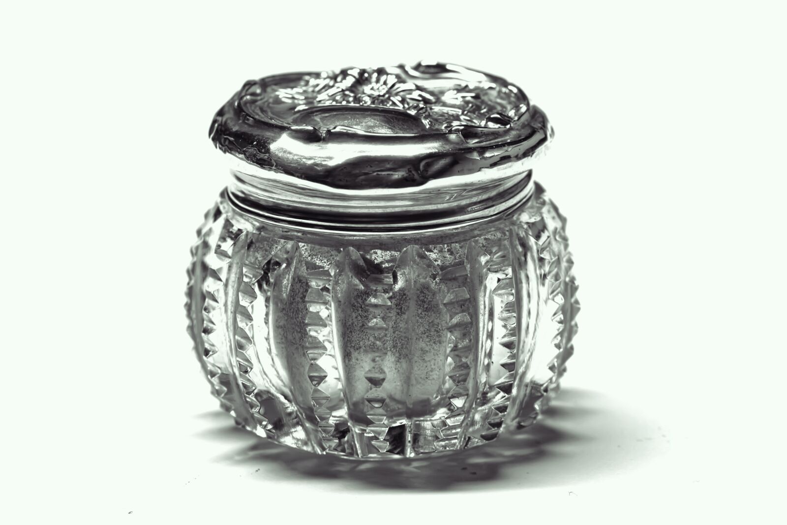 Canon EOS 500D (EOS Rebel T1i / EOS Kiss X3) sample photo. Box, crystal glass, crystal photography