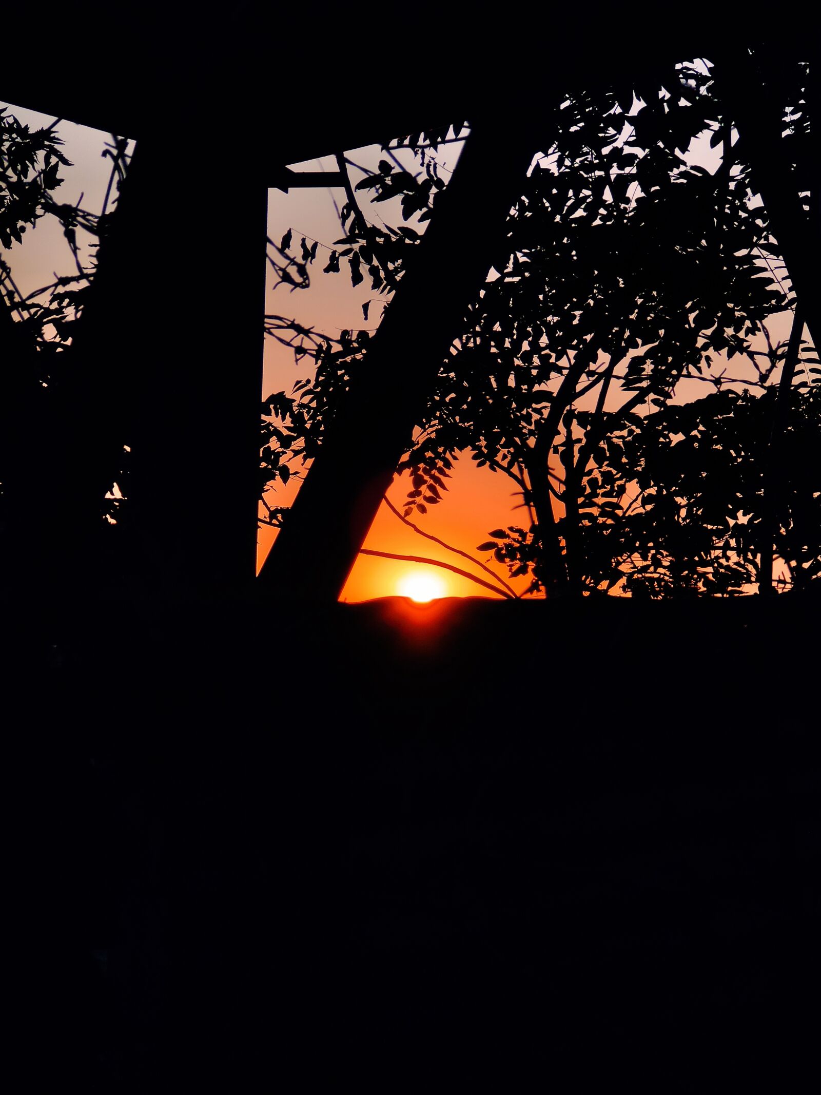 Xiaomi Mi 9 SE sample photo. Sunset, dark, sun photography