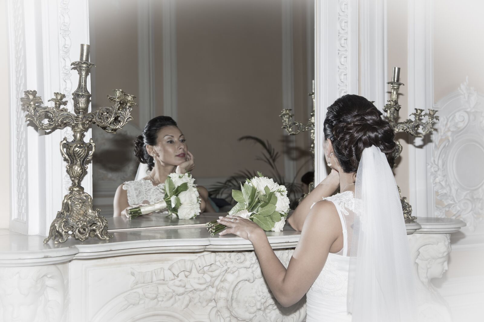Canon EOS 6D + Canon EF 24-105mm F4L IS USM sample photo. Bride, mirror, wedding photography