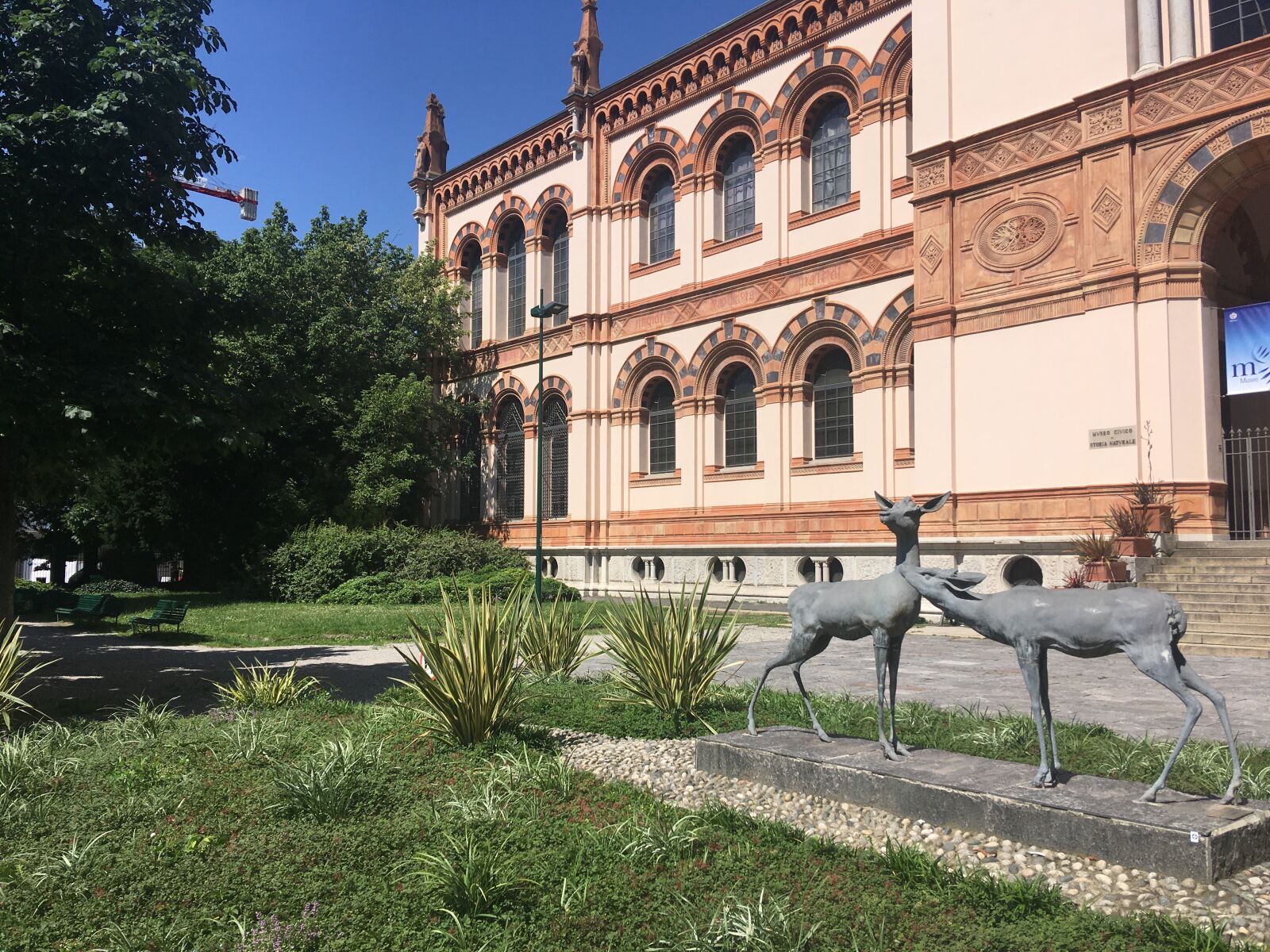 Apple iPhone SE (1st generation) sample photo. Milan, museum of natural photography