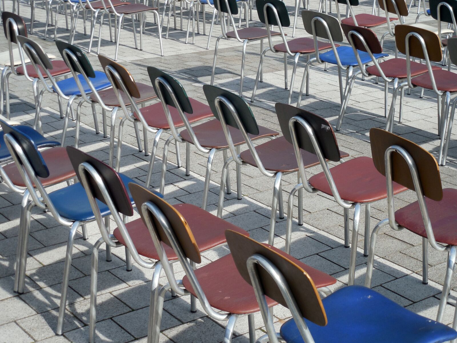 Nikon COOLPIX L620 sample photo. Chairs, chair series, rows photography