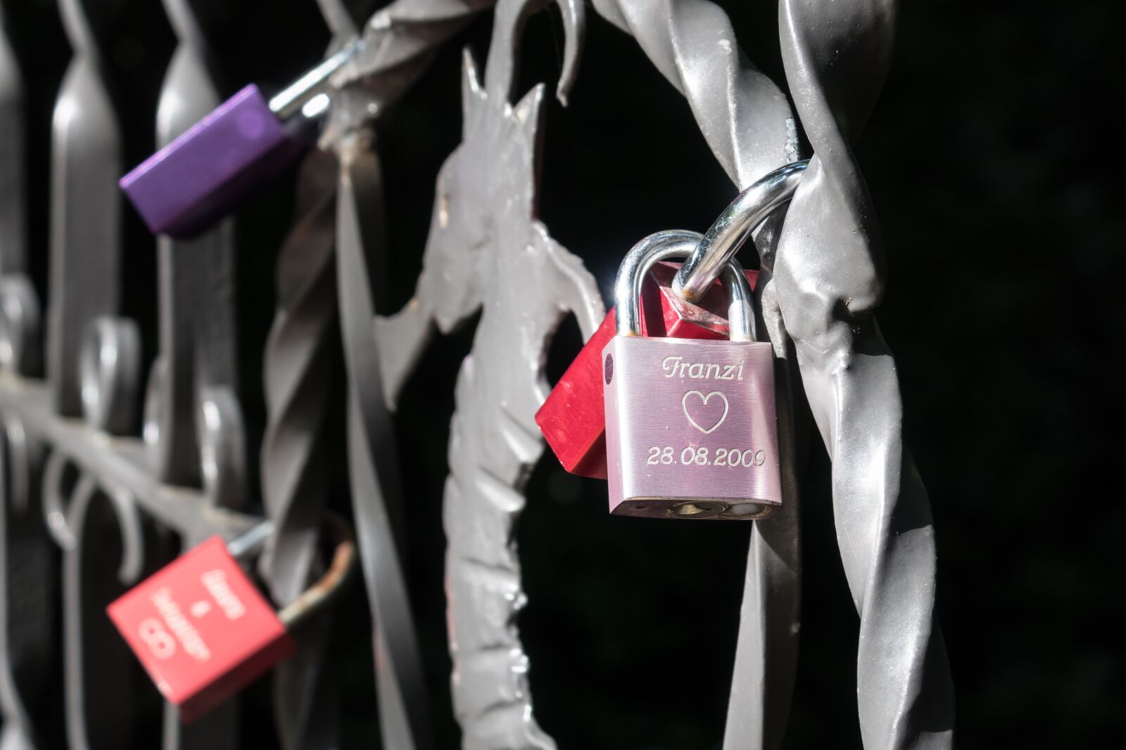 Canon PowerShot G3 X sample photo. Castle, love, love locks photography