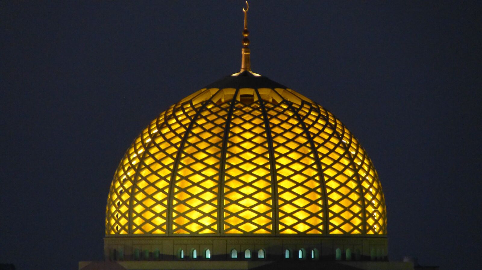 Panasonic Lumix DMC-FZ150 sample photo. Mosque, oman, night photography