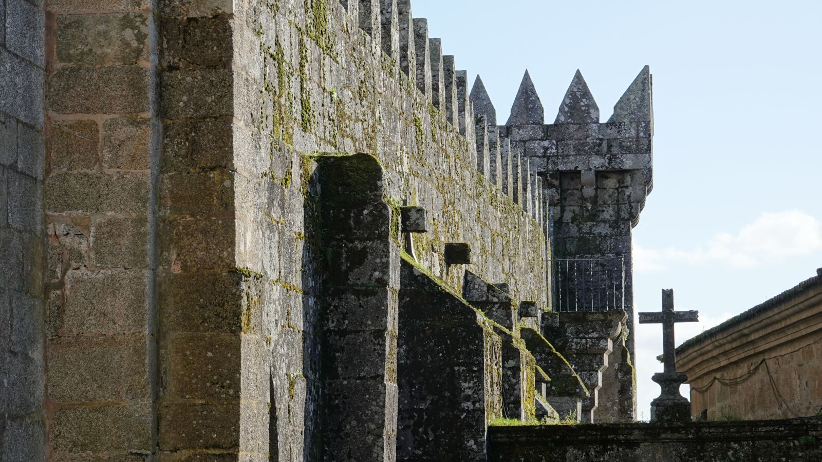 Sony Cyber-shot DSC-RX10 IV sample photo. Galicia, spain, walls photography