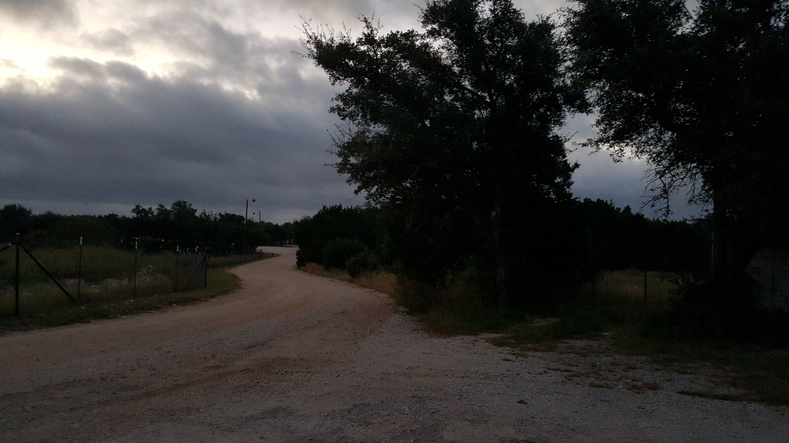 Samsung Galaxy Note5 sample photo. Cloudy, sky, country, lane photography