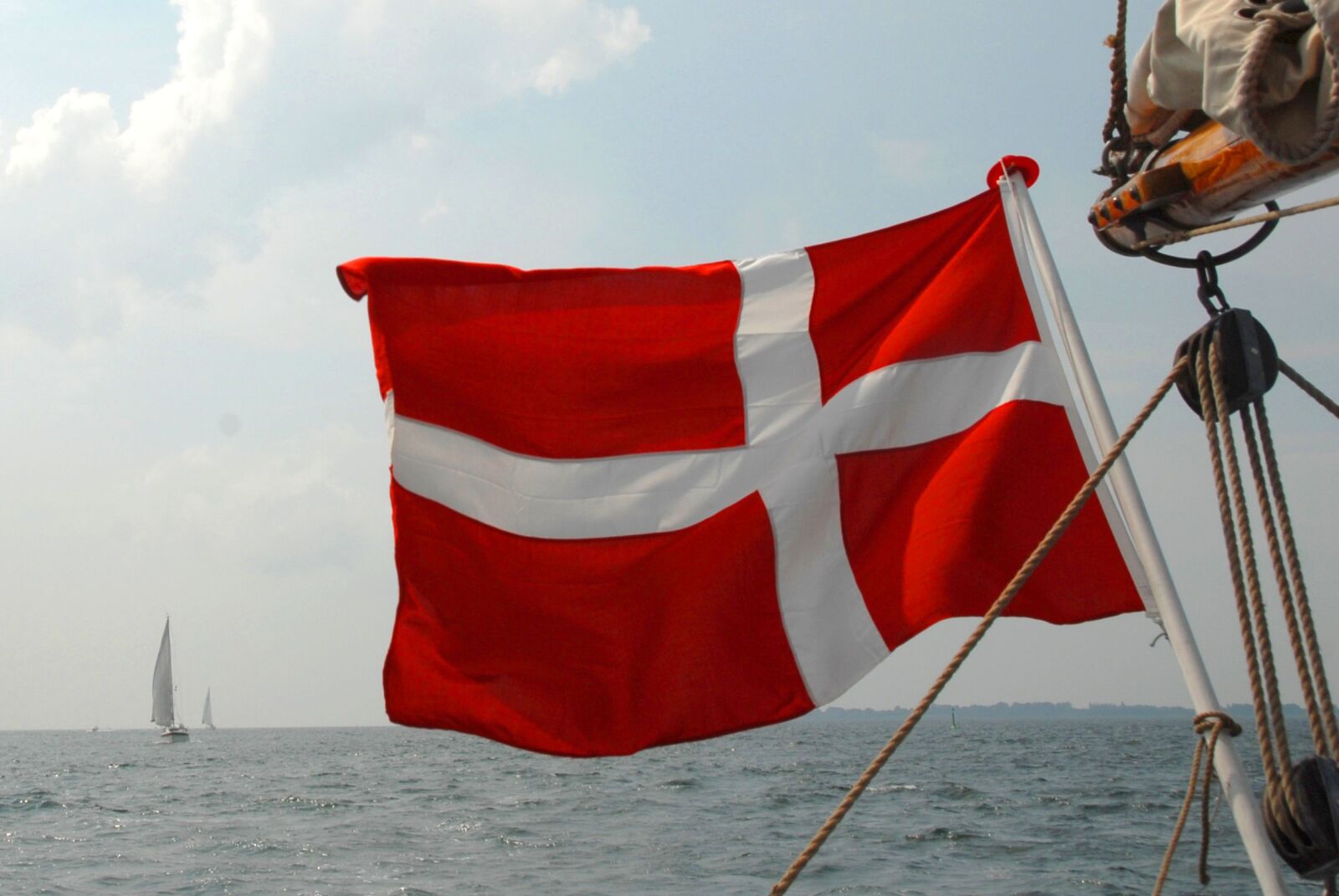 Nikon D200 sample photo. Flag, sailing vessel, denmark photography