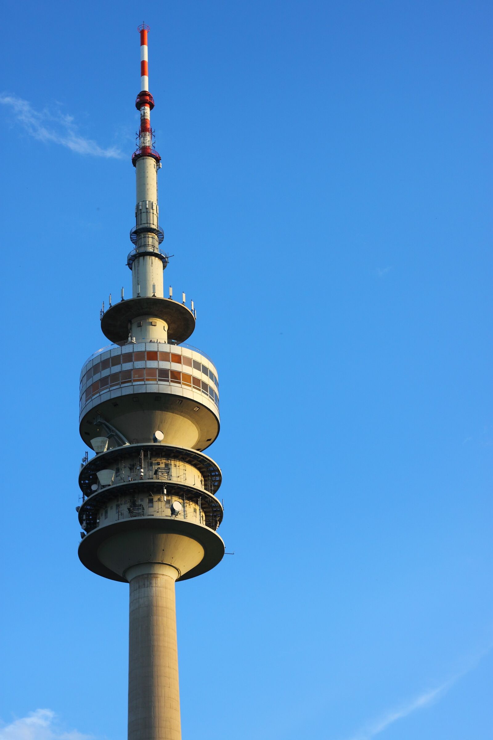 Canon EOS 500D (EOS Rebel T1i / EOS Kiss X3) sample photo. Munich, tv tower, architecture photography