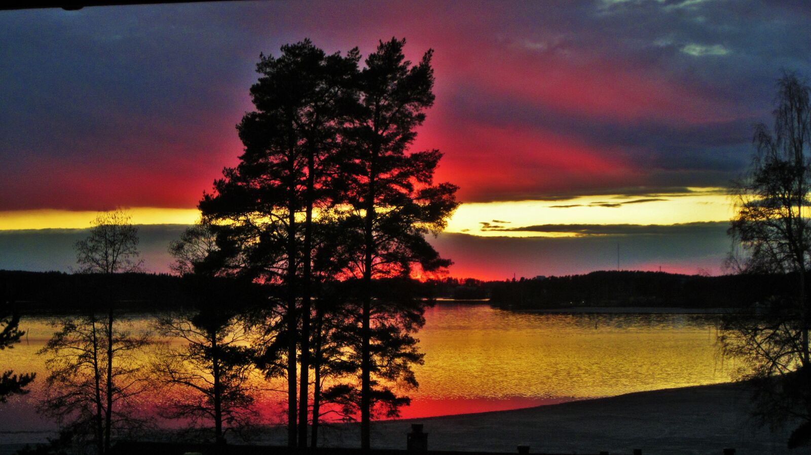 Canon PowerShot SD1300 IS (IXUS 105 / IXY 200F) sample photo. Sunset, lake, wood photography