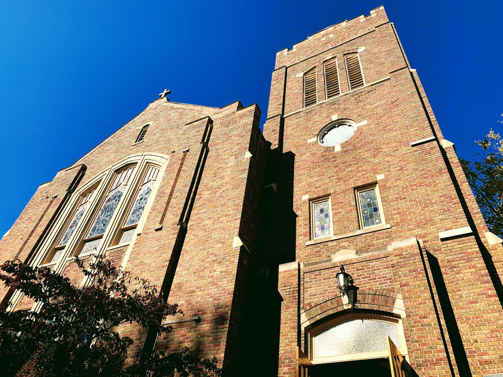 iPhone XS Max back dual camera 4.25mm f/1.8 sample photo. Church, brick, architecture photography