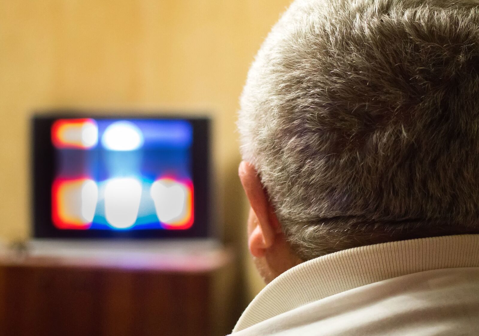 Canon EOS 100D (EOS Rebel SL1 / EOS Kiss X7) sample photo. Man, television, hair, ear photography