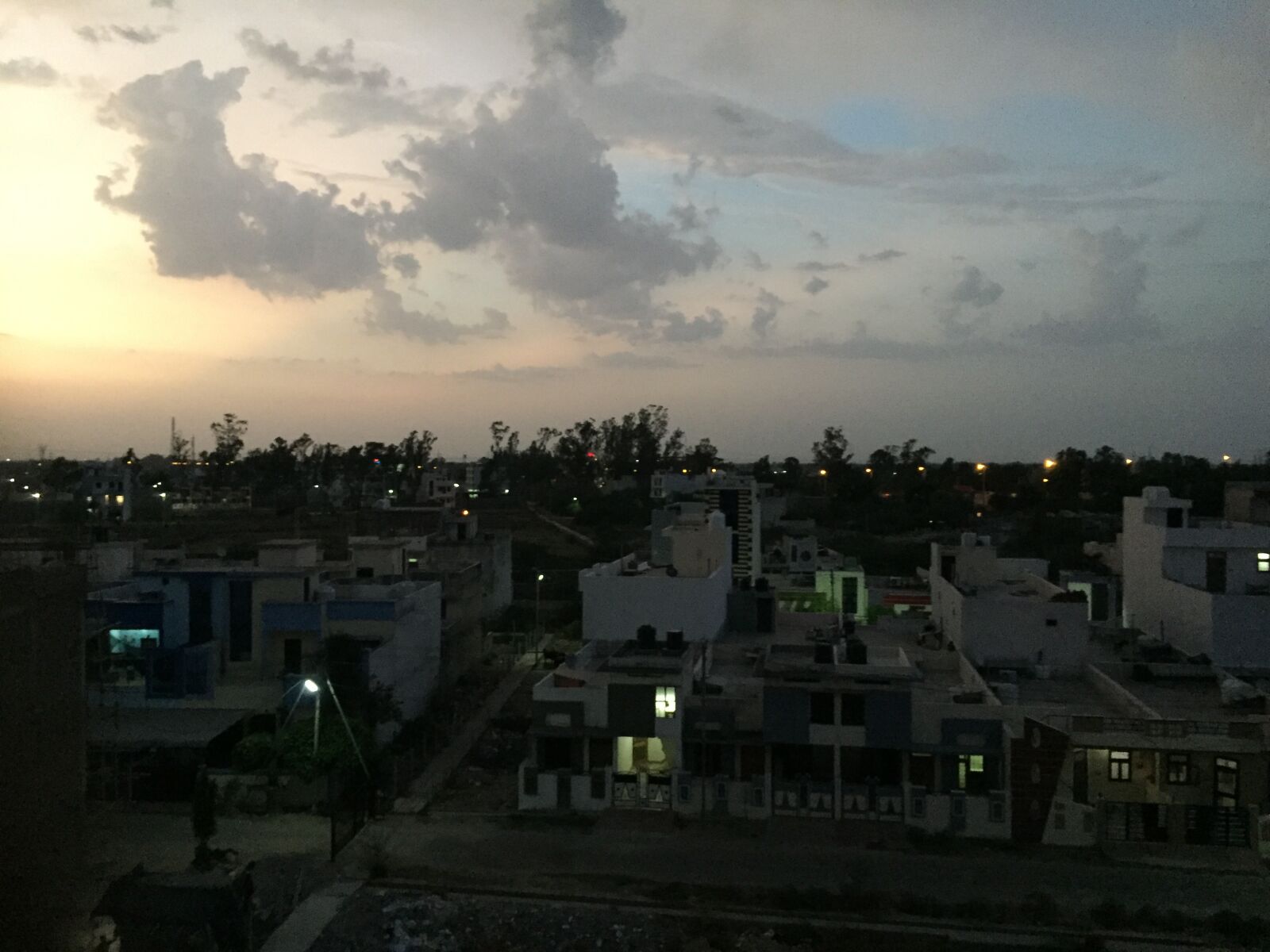 iPhone 6 back camera 4.15mm f/2.2 sample photo. Dusk, evening, sky photography