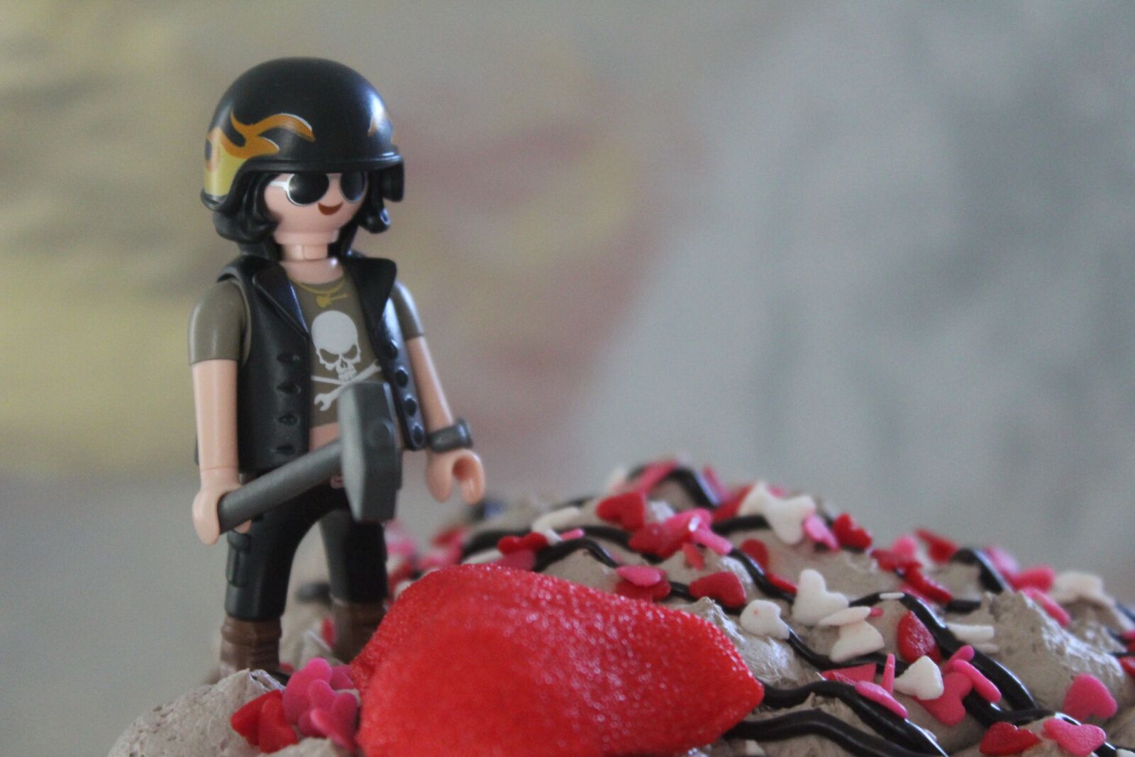 Canon EOS 1300D (EOS Rebel T6 / EOS Kiss X80) sample photo. Sweet, cake, lego photography
