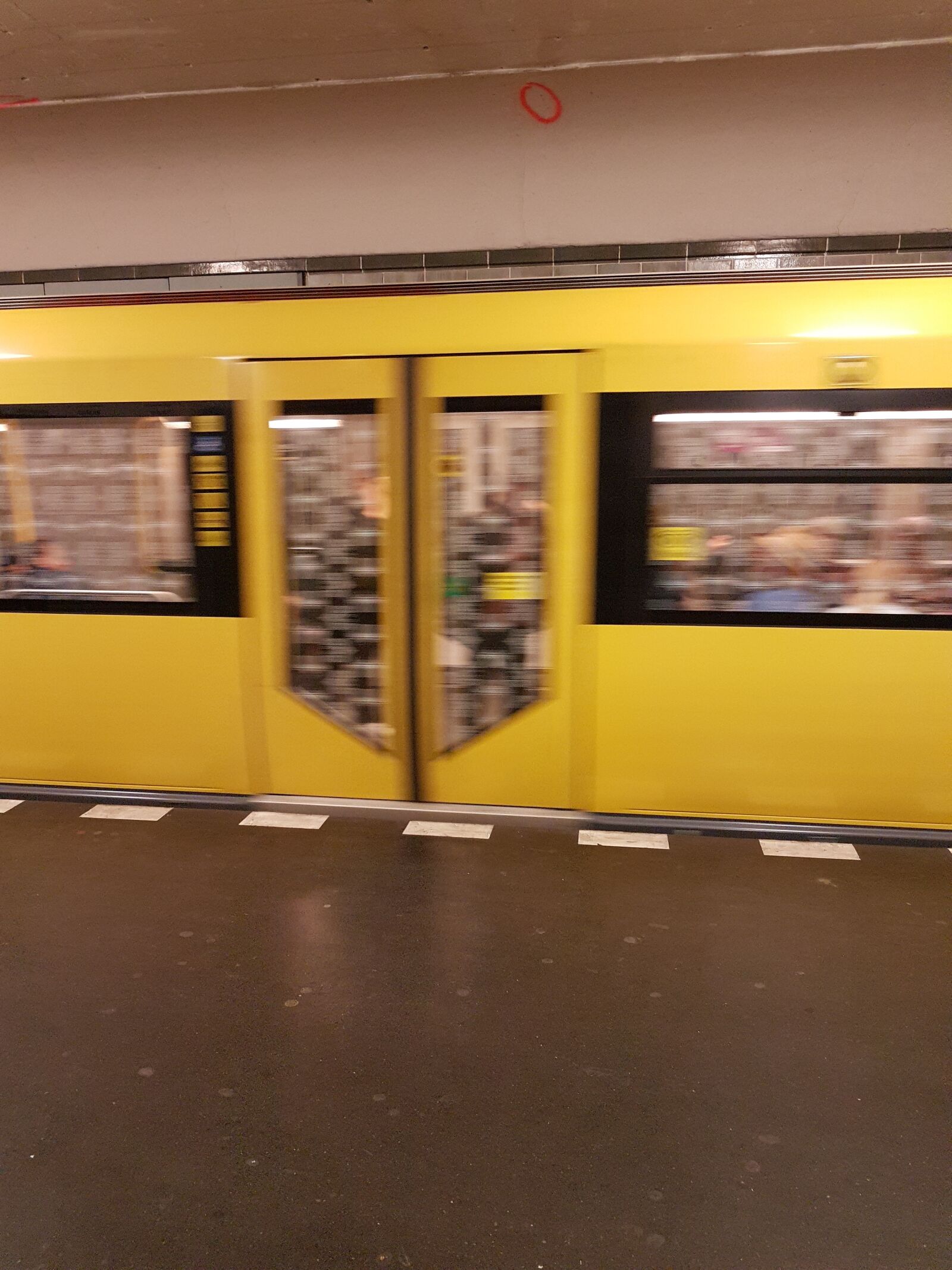 Samsung Galaxy S7 sample photo. Locomotive, public, transport, public photography