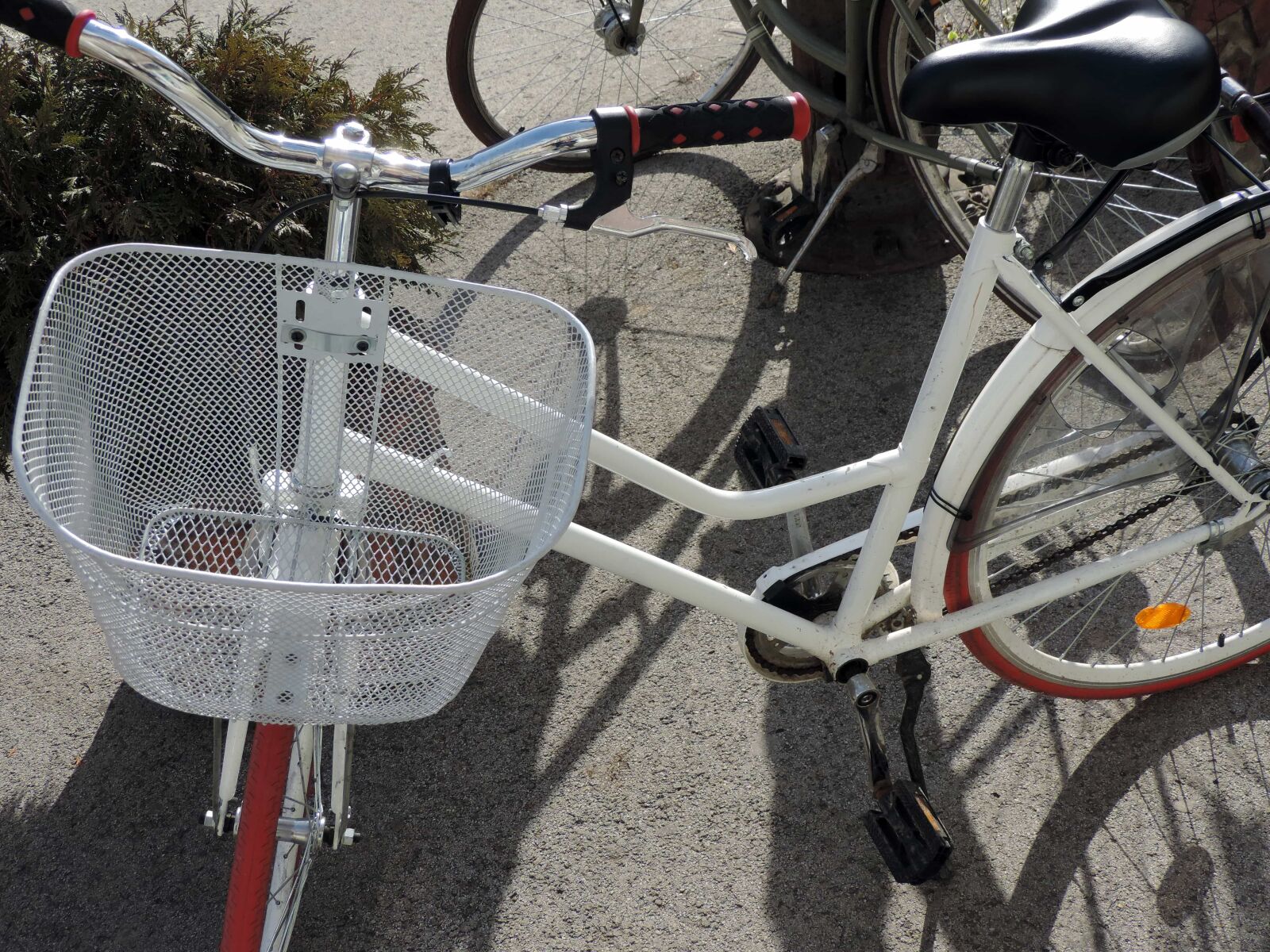 Nikon Coolpix P520 sample photo. Wheel, seat, bicycle, device photography