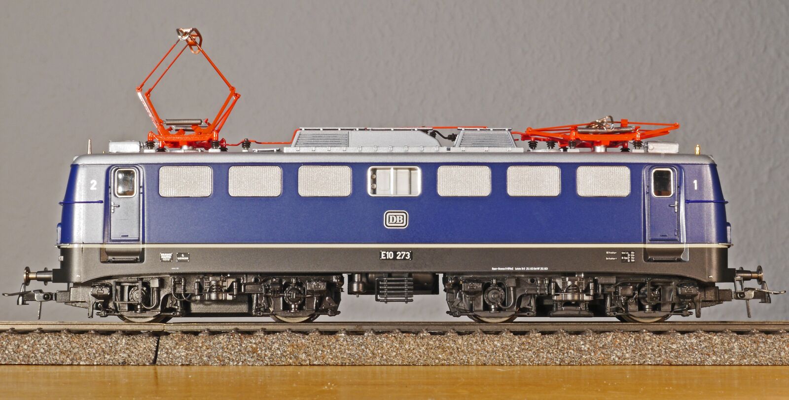 Panasonic Lumix DMC-GH3 sample photo. Model railway, electric locomotive photography
