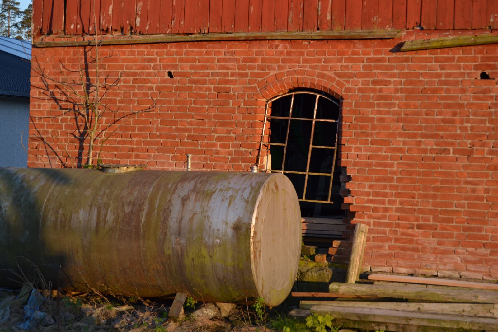 Nikon D3100 sample photo. Old farm, brick, wall photography