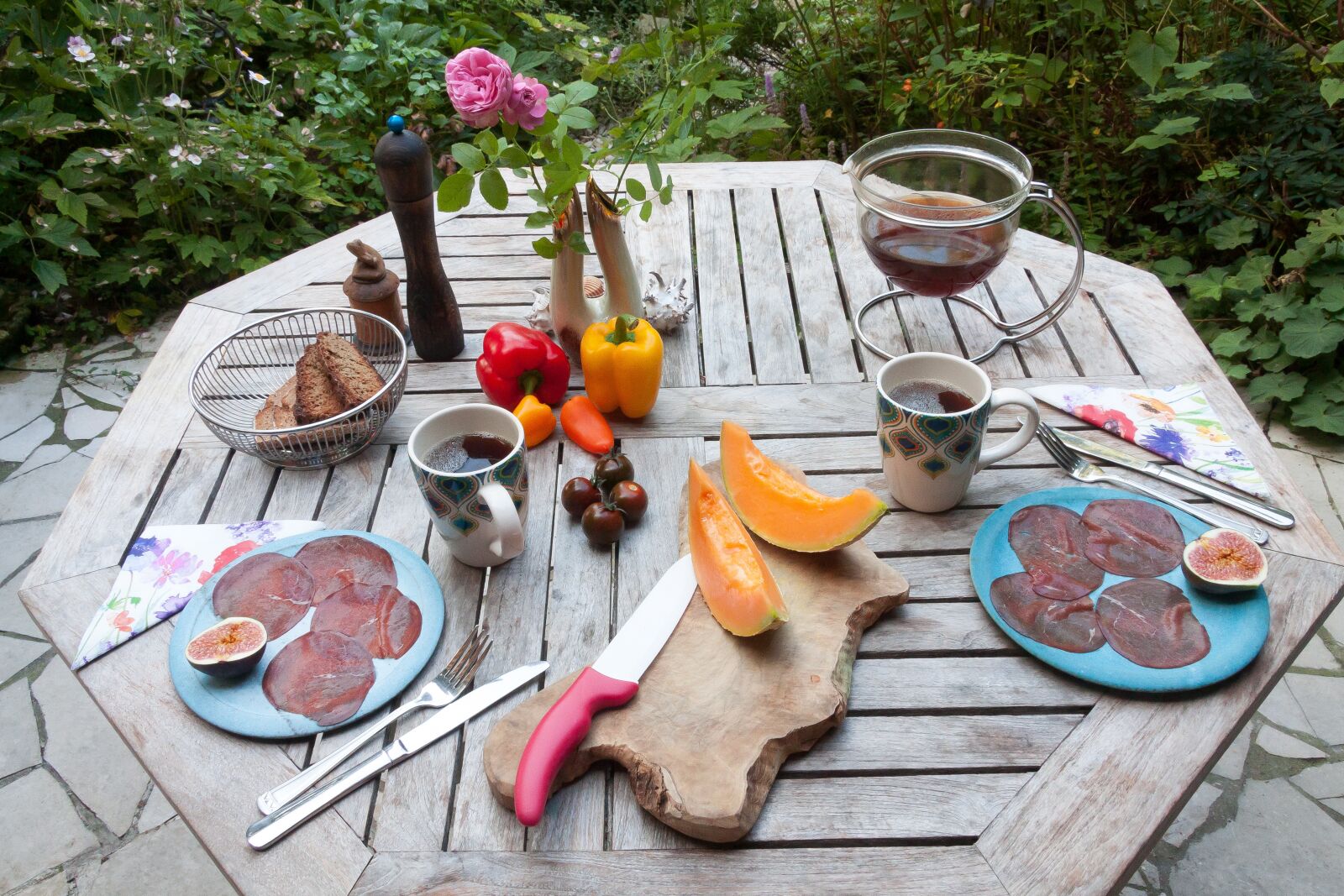 Canon EF-S 17-85mm F4-5.6 IS USM sample photo. Table, breakfast, garden photography