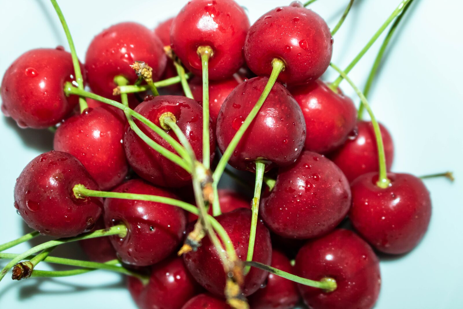 Canon EOS 750D (EOS Rebel T6i / EOS Kiss X8i) sample photo. Cherries, red, green photography