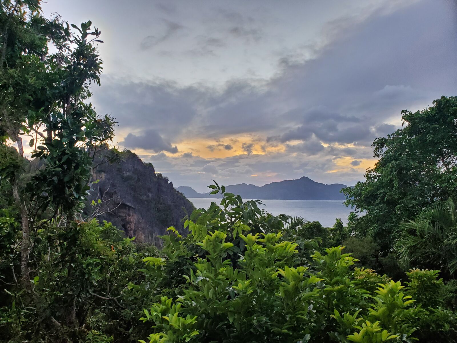 Samsung Galaxy S10+ sample photo. El nido, dilumacad, philippines photography