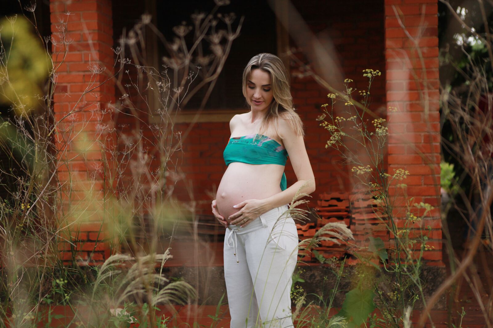 Canon EOS 5D Mark II sample photo. Belly, mom, pregnant photography