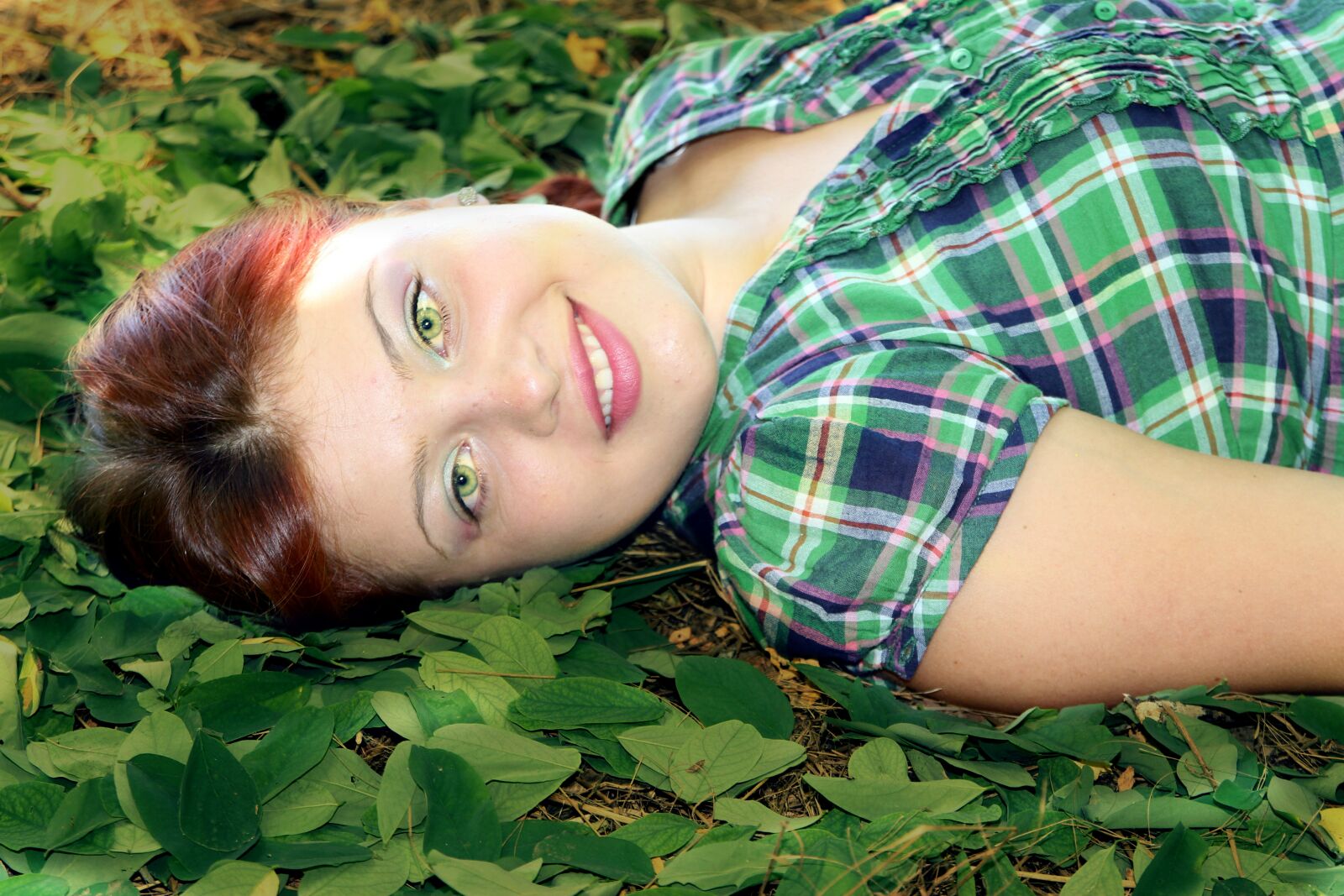 Canon EOS 700D (EOS Rebel T5i / EOS Kiss X7i) sample photo. Girl, green eyes, leaves photography