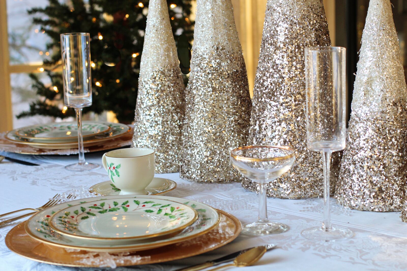 Canon EF 50mm F1.4 USM sample photo. Christmas dinner, christmas table photography