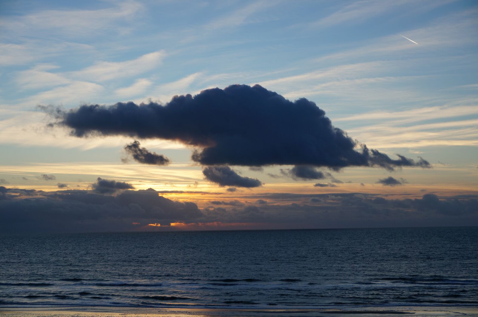 Sony Alpha NEX-5T sample photo. Cloud, sunset, ocean photography