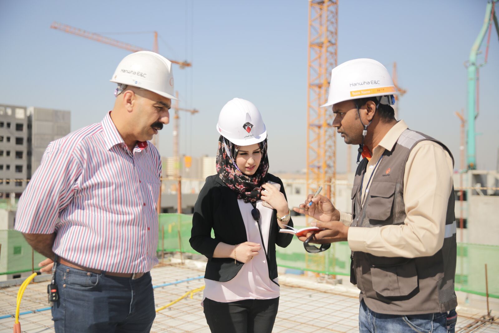 Canon EF 24-70mm F2.8L II USM sample photo. Architect, hardhat, expression photography