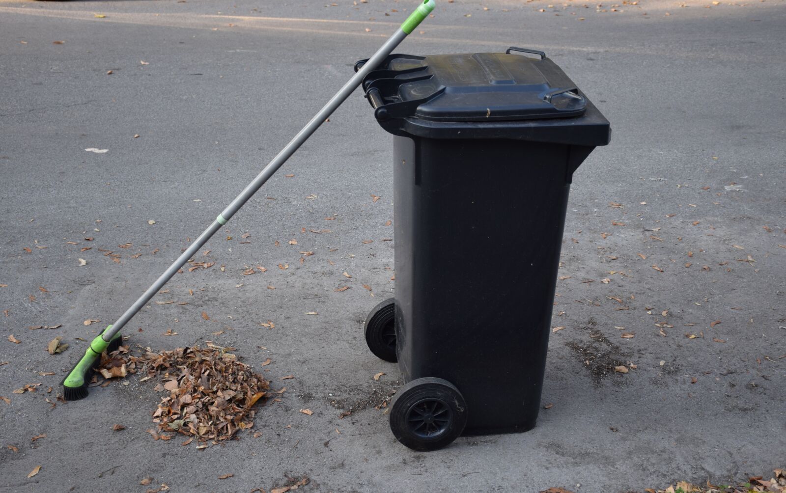Nikon D5300 sample photo. Waste, ton, garbage photography